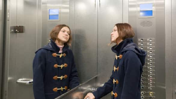 Why are there mirrors in Elevators ? know the reason behind this Rya