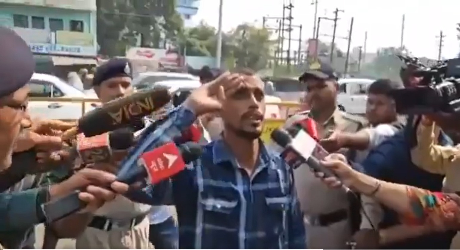 MP man accused of saying 'Pakistan Zindabad' chants 'Bharat Mata Ki Jai' 21 times after HC bail clause (WATCH) shk