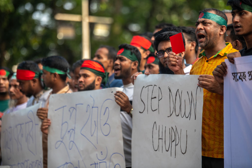 Tensions rise in Bangladesh as protesters siege presidential palace, demand Shahabuddin's resignation (WATCH) snt