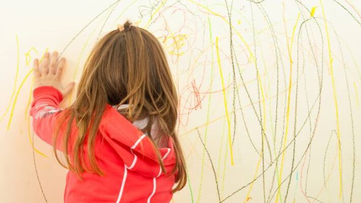 How to clean pencil stains on wall