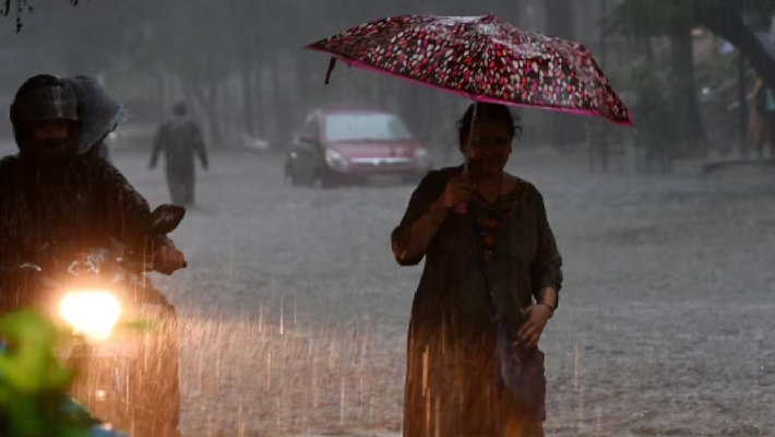 Rain alert IMD issues yellow alert in 8 districts today 2nd november in Kerala