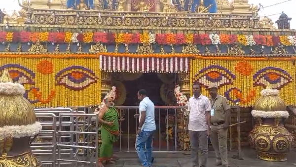 Devotees Darshan to Hasanamba Devi during Rain in Hassan grg 