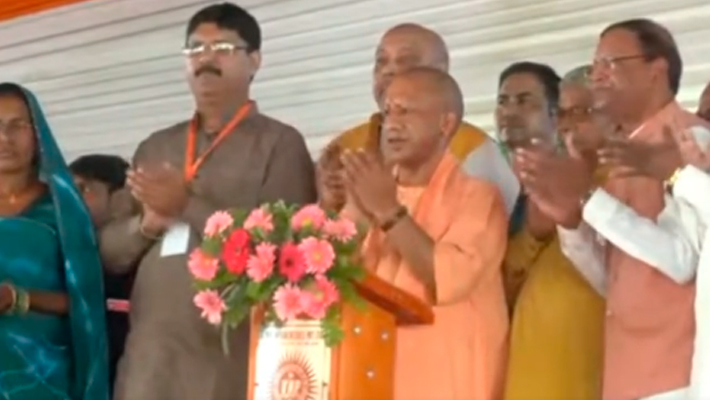 CM Yogi Inaugurates Development Projects Worth 940 Crores in Maharajganj AKP