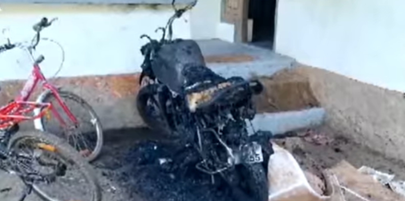 bike parked at home was set on fire Kozhikode investigation started