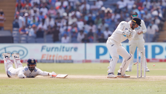 social media reaction after seeing win probability by google on IND vs NZ Pune test