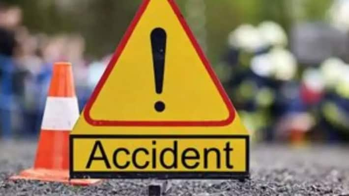 Four Killed on Spot Due to Road Accident at Mulabagilu in Kolar grg 