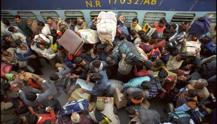 Stampede at Mumbai's Bandra train station due to Diwali rush, 9 injured gcw