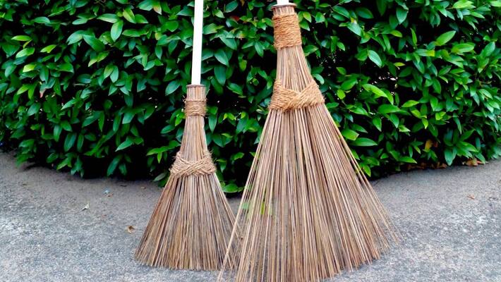 importance-of-purchasing-broom-on-Dhanteras-according-to-vastu