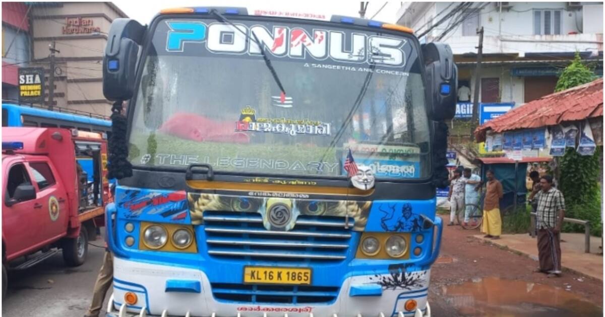 bus catches fire while running in varkala വർക്കലയിൽ ഓടികൊണ്ടിരിക്കെ ബസി ...