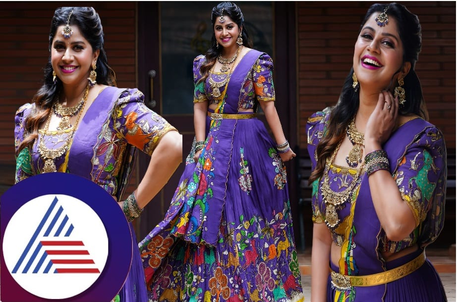 Anchor Anushree looks pretty in purple lehenga pav