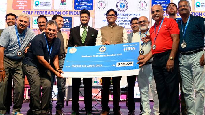 O-P-Choudhary-at-prize-distribution-of-National-Golf-championship-at-Nava-Raipur