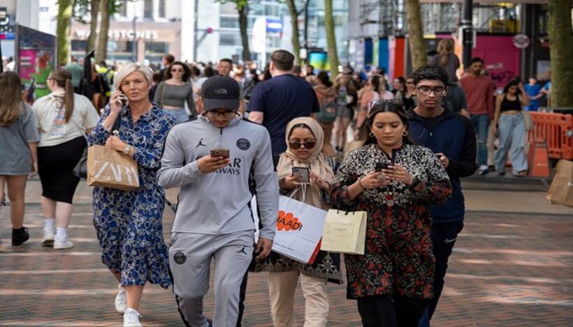 Hooked on the screen? Experts say smartphone addiction can be as dangerous as drugs. Watch out for 5 key signs