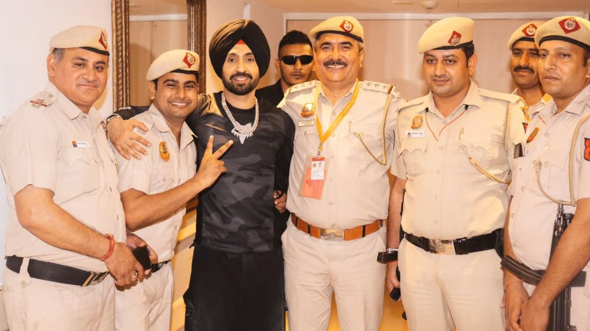 Dil Luminati Tour Concert: Diljit Dosanjh poses with Delhi Police; thanks for support during Delhi concert RBA