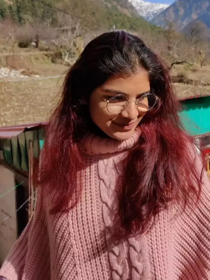 <p>यूपी के बुलंदशहर जिले के खुर्जा की रहने वाली अनुकृति तोमर ने यूपीएससी एग्जाम क्रैक कर इतिहास रच दिया। <br />
 </p>
