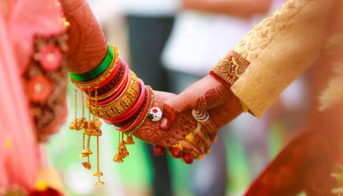 Heart broken only five guests came to couple wedding roo