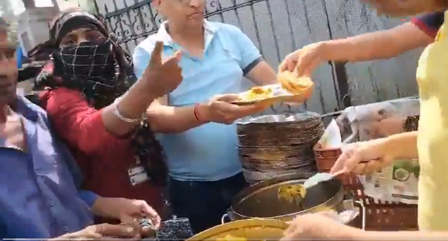 Muslim woman asked to chant 'Jai Shri Ram' for free food outside Mumbai's Tata hospital; sparks outcry (WATCH) shk