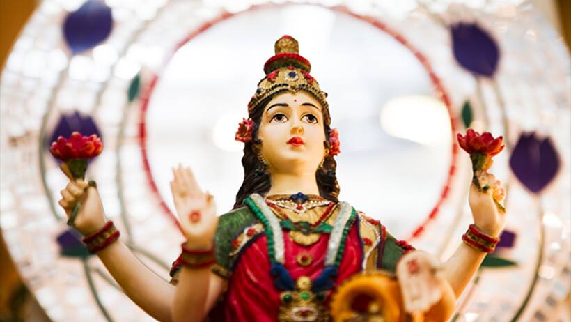 महालक्ष्मी योग: दिवाली पर लक्ष्मी पूजन के 6 शुभ मुहूर्त, पूजा सामग्री और विधि जानें