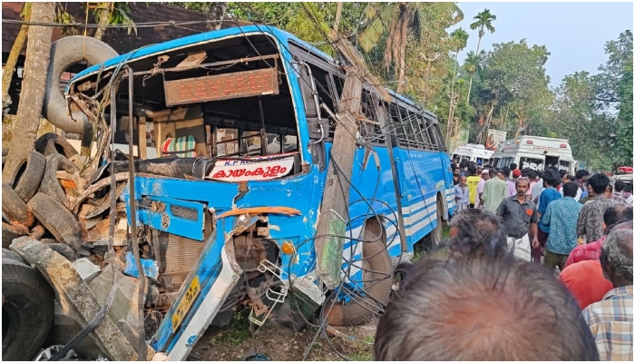 Private bus accident in Pathanamthitta many  people were injured