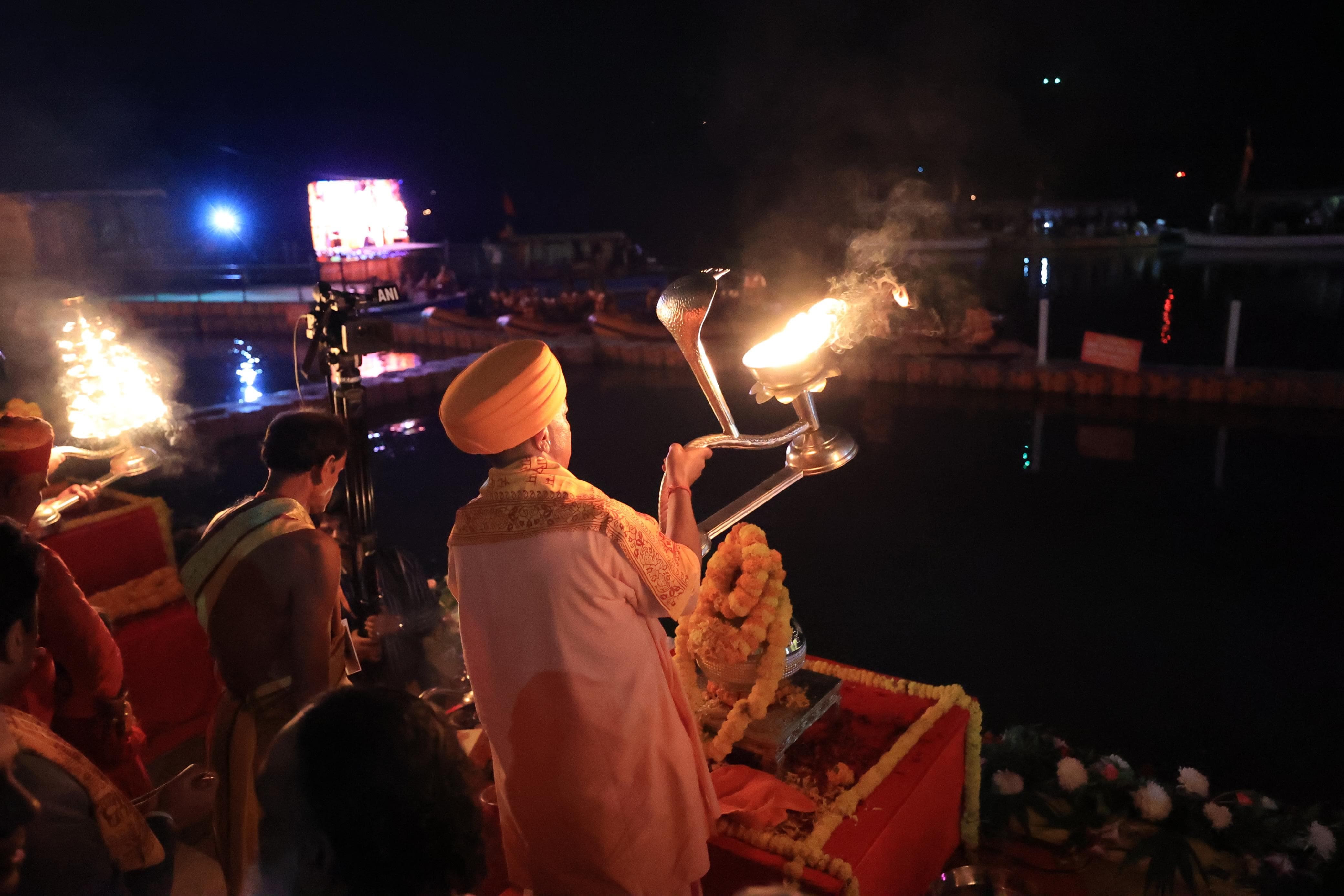 Ayodhya Deepotsav 2024 sets record with 1121 Vedic priests Saryu aarti AKP