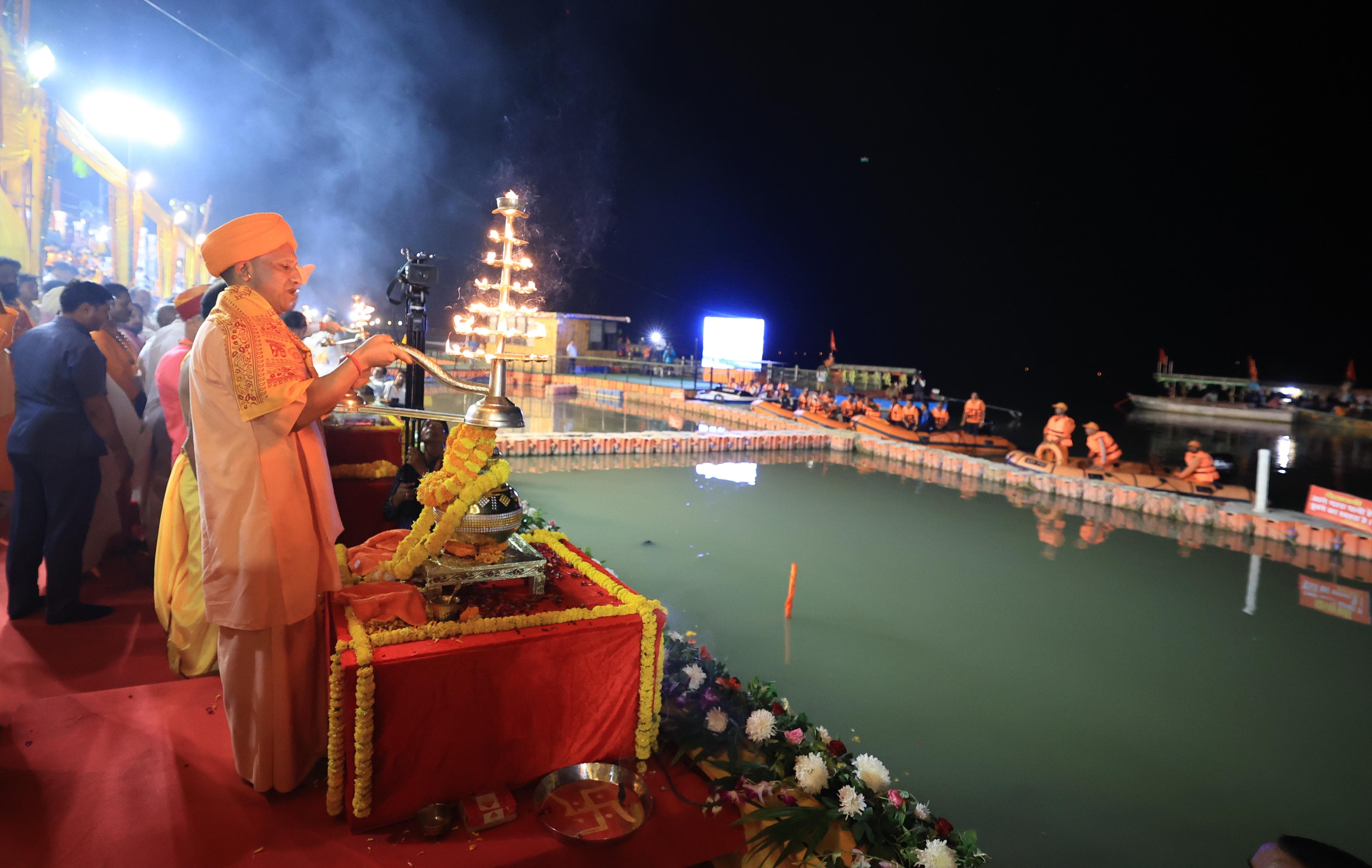 Over 1,100 Vedacharyas join CM Yogi for grand Saryu aarti at Deepotsav PHOTOS gcw