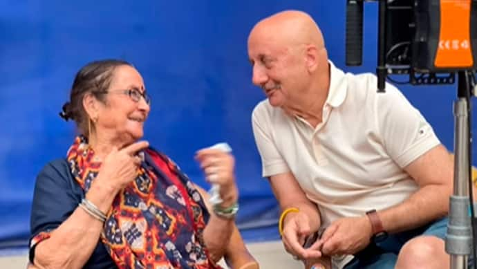 Anupam-Kher-vijay-69-tribute-to-his-mother