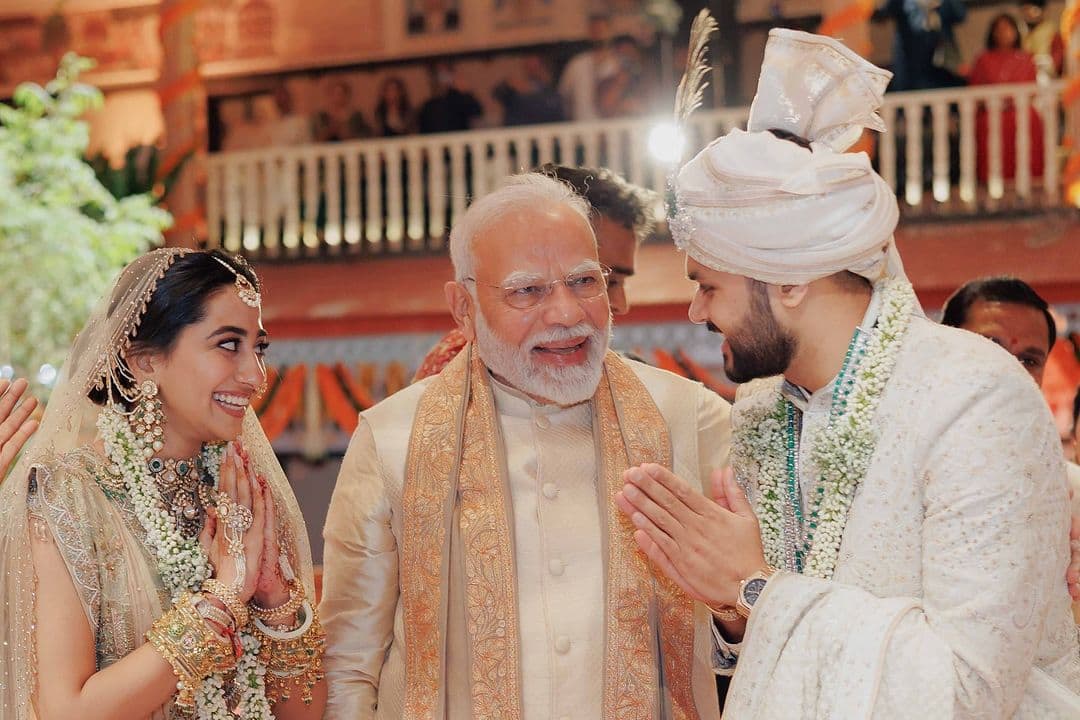 PM modi attend Gujarat Diamond merchant son lavish wedding with attractive attire ckm