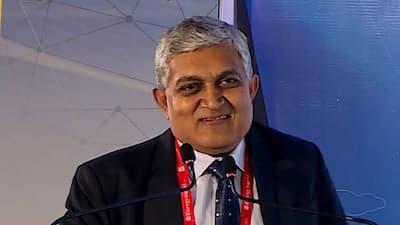 उधार के 5000 रुपये से शुरूआत, कैसे बने 42,000 करोड़ के बिजनेस टायकून?