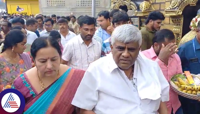 HD Revanna Hassanamba Darshana