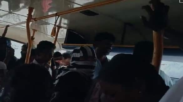 Men fight for a seat on kkrtc bus in Raichur grg 