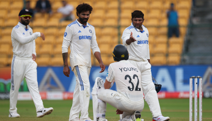 new zealad all out for 235 runs in mumbai test