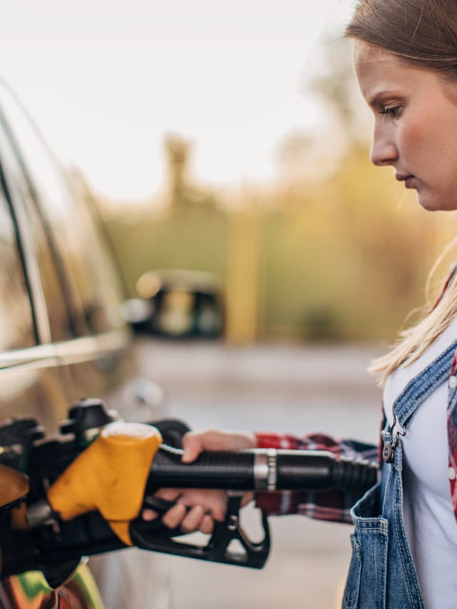 Petrol and diesel price today 04 November 2024