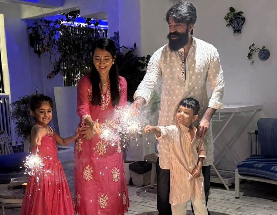 ಮಗನ ಹುಟ್ಟುಹಬ್ಬದಲ್ಲಿ ಮಗುವಾದ ಯಶ್: ಕಾಲಿಗೆ ಹಗ್ಗ ಕಟ್ಟಿಕೊಂಡು ಓಡಿದ ಅಪ್ಪ-ಮಗ!