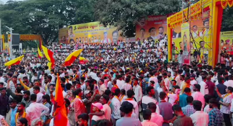 Belagavi Peoples Celebrated Kannada Rajyotsava by Hoisting the Flag at Midnight gvd