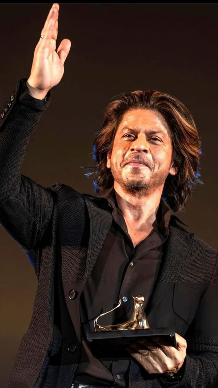 Shah Rukh Khan Hourly Income Net Worth and Car Collection gow