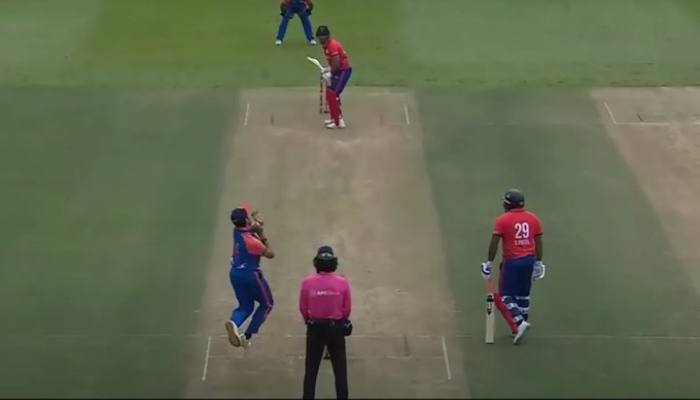 watch video ravi bopara hits six sixes in an over against robin uthapa