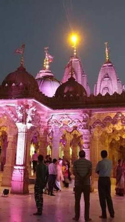 What makes this Jaipur temple famous?