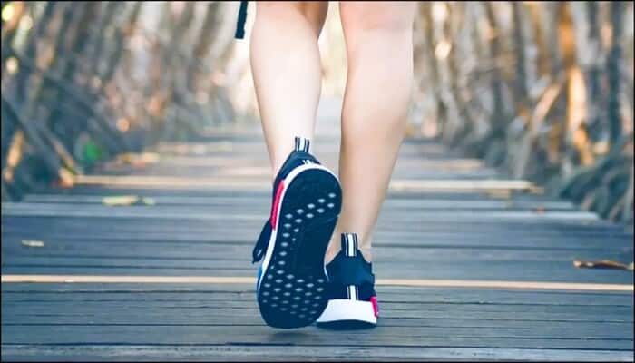 Walk backwards good medicine for knee pain