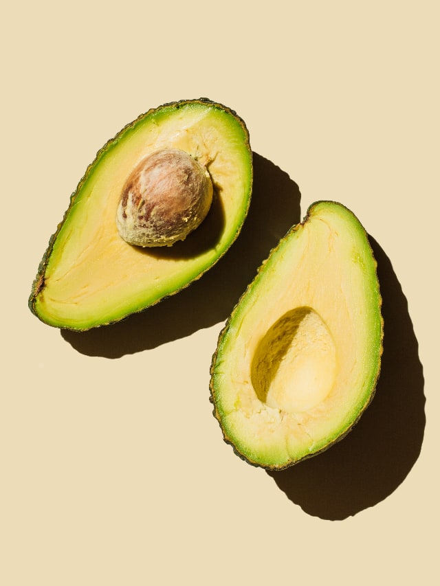 get-youthful-skin-with-avocado-in-30-days