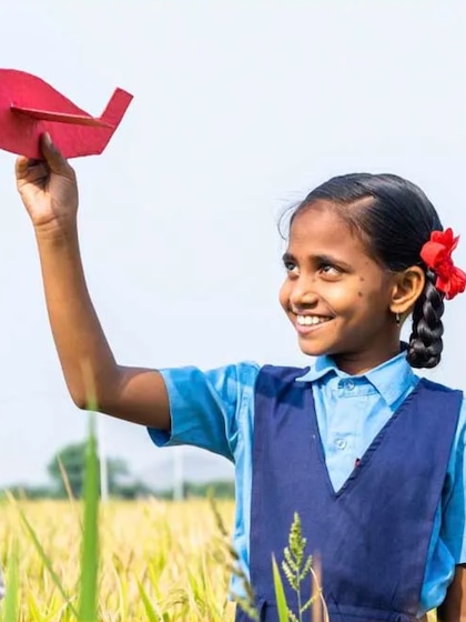 <p>बेटी की पढ़ाई और शादी के लिए पैसा जोड़ना हर माता-पिता की प्राथमिकता होती है। अब चिंता छोड़ें और भारत सरकार की सुकन्या समृद्धि योजना के जरिए बेटियों का भविष्य सुरक्षित करें।<br />
 </p>
