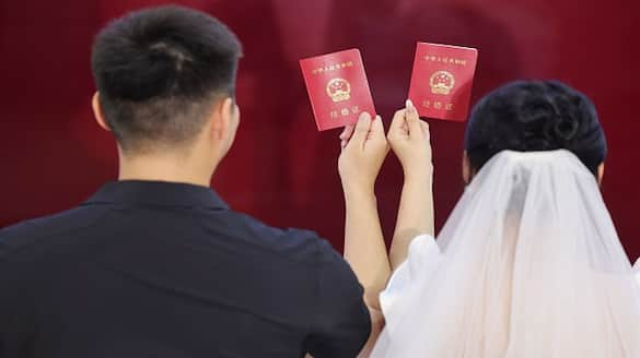 China Marriage Registrations Decline Sharply in 2024 Amid Economic Concerns gow