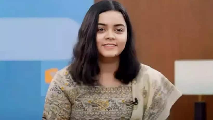 अयोध्या की बेटी का कमाल: बिना कोचिंग बनी UPSC टॉपर, IAS IPS की नौकरी ठुकरा चुनी ये राह