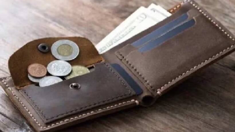 7 things to keep in your purse for financial prosperity