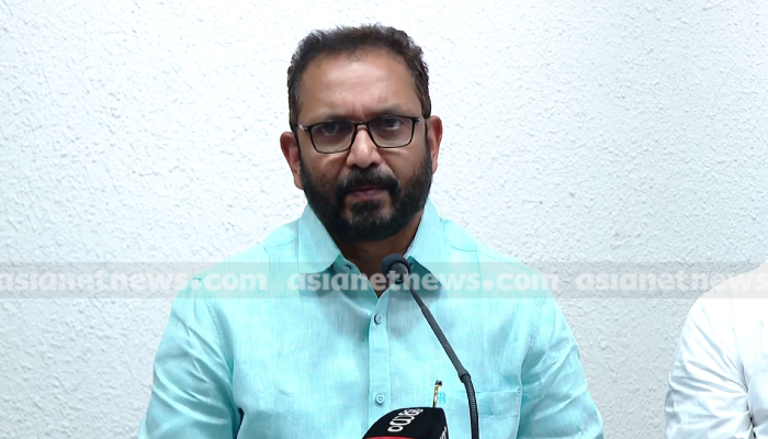 Palakkad raid row K Surendran blames Police accuses them for helping congress leaders to move black money