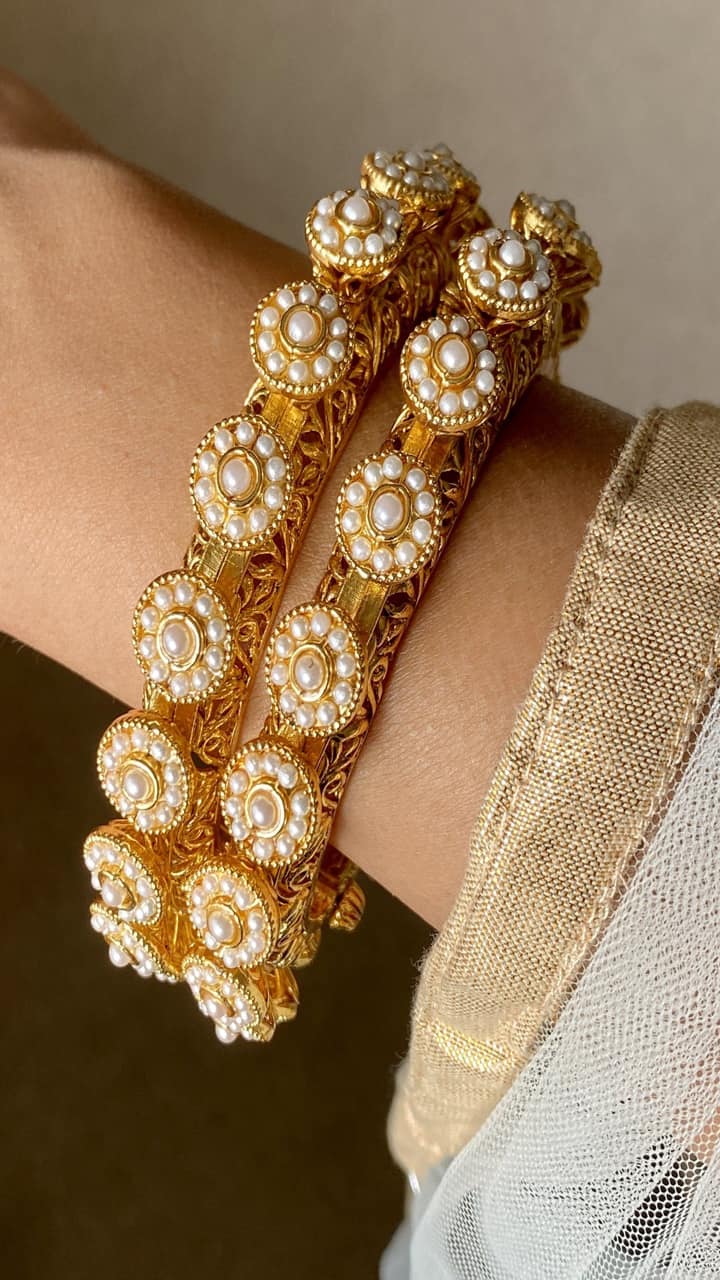 Latest simple designs pearl bangles for sarees kuthis