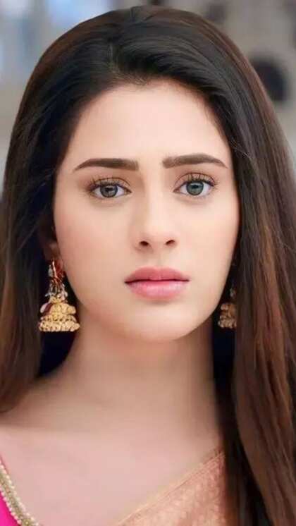 Jhanak changes her identity