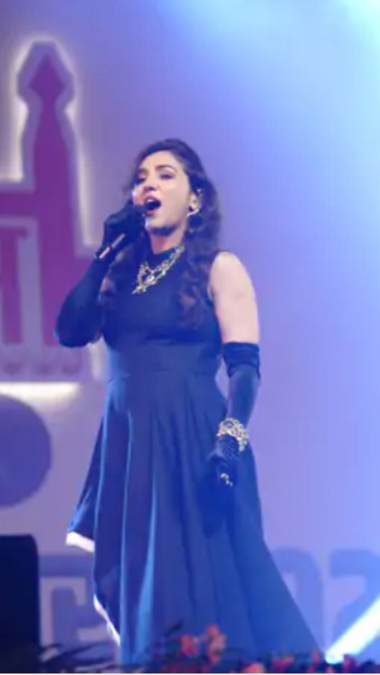 Neeti Mohan's live performance