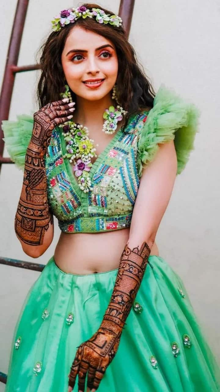 Must Try Celebrities Trending Bridal Mehndi Designs mma