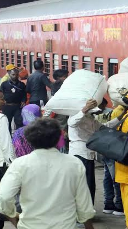 <p>आमतौर पर टिकट कैंसिल करना सबसे सामान्य तरीका है, लेकिन इसके लिए कैंसिलेशन चार्ज देना पड़ता है।</p>
