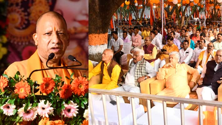 CM Yogi Adityanath attends Bhagwat Katha in Pratapgarh AKP