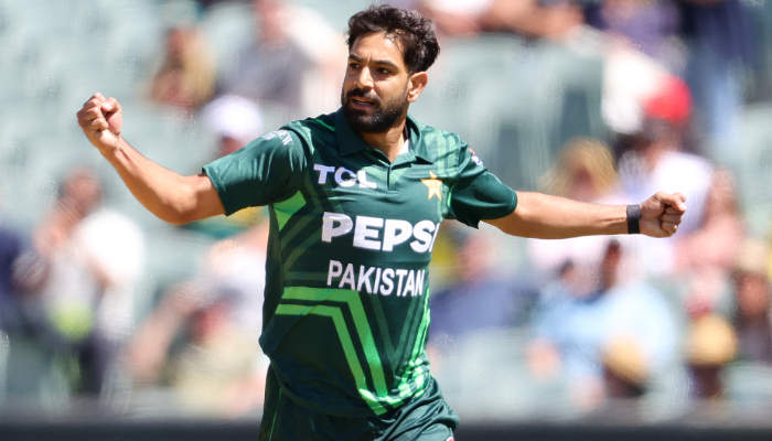 five wicket for pakistan and need 164 runs to win against australia in second odi